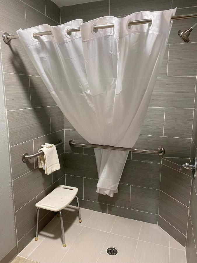 Americinn By Wyndham Williamsburg エクステリア 写真
