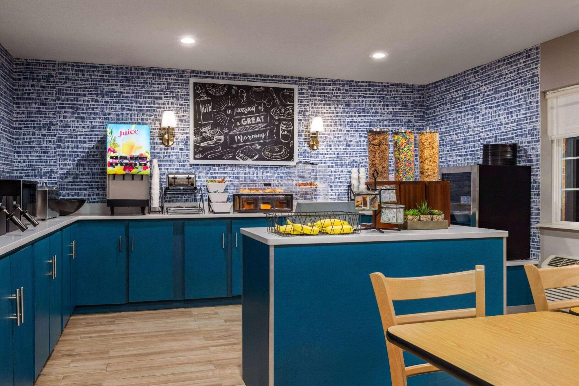 Americinn By Wyndham Williamsburg エクステリア 写真