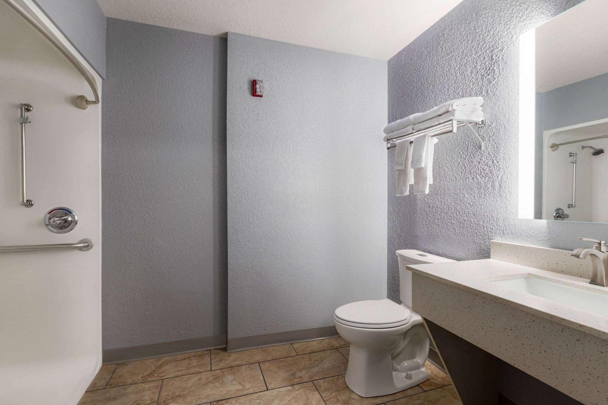 Americinn By Wyndham Williamsburg エクステリア 写真