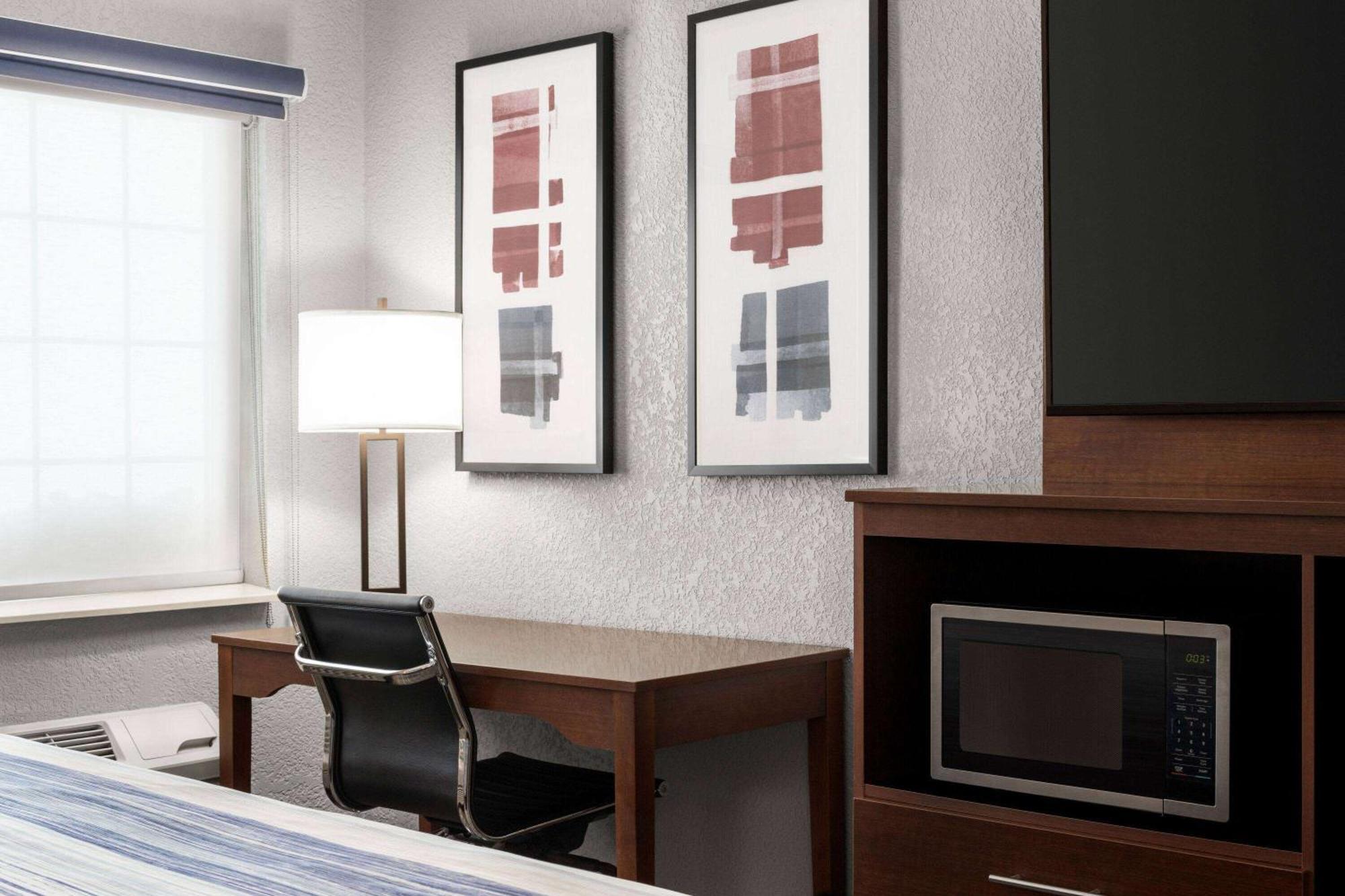 Americinn By Wyndham Williamsburg エクステリア 写真