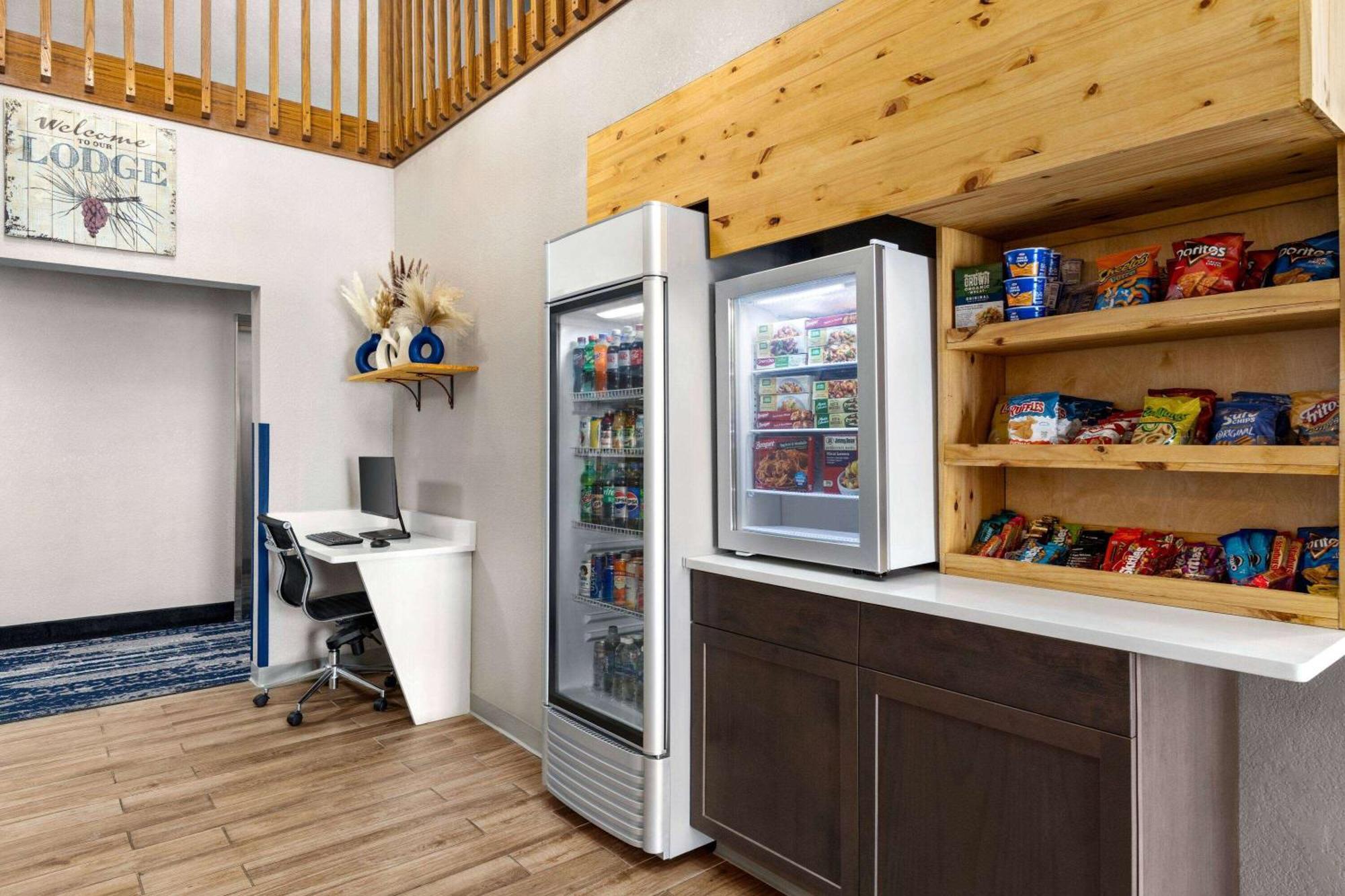 Americinn By Wyndham Williamsburg エクステリア 写真