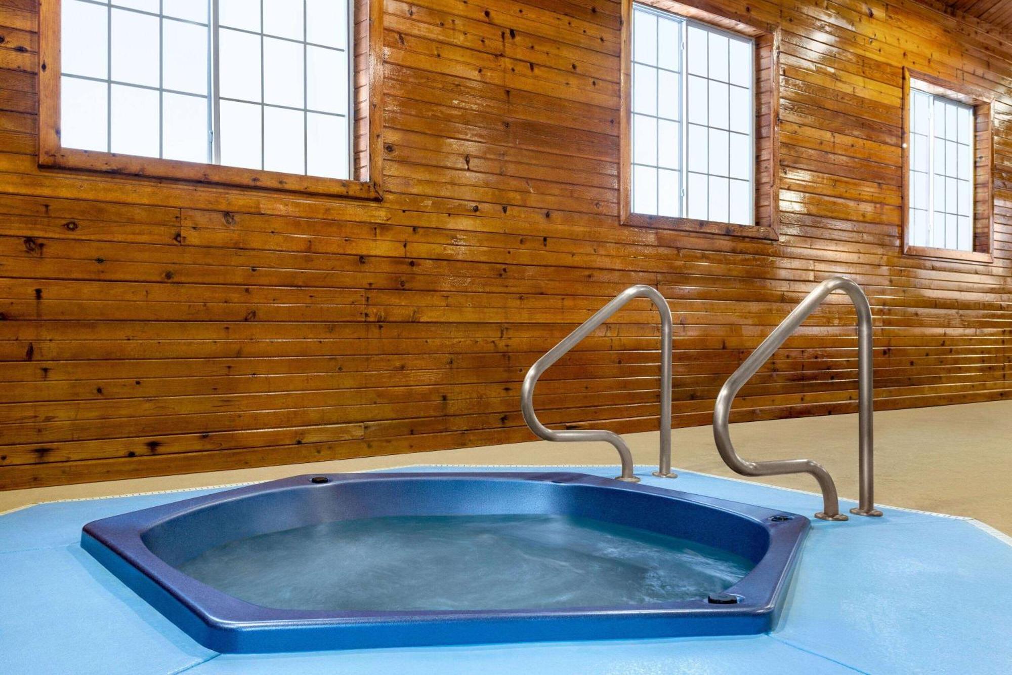 Americinn By Wyndham Williamsburg エクステリア 写真